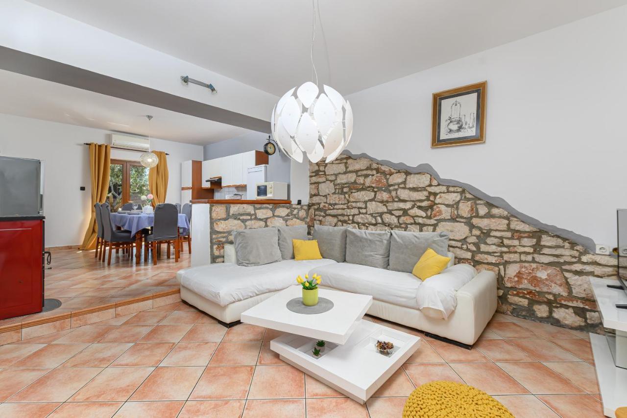 Villa Carla With Private Pool & Kids Playground - Pet Friendly Mutvoran Luaran gambar